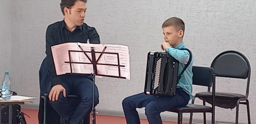 В Хакасии прошли мастер-классы известного баяниста Иосифа Пурица