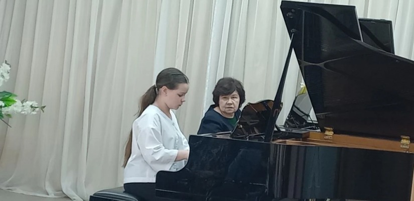 В Хакасии прошли мастер-классы Ларисы Смешко (фортепиано)