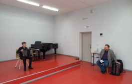 В Хакасии прошли мастер-классы известного баяниста Михаила Овчинникова