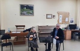 В Хакасии прошли мастер-классы профессора Андрея Кугаевского (струнно-щипковые инструменты)