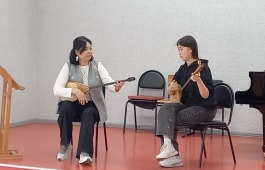 В Хакасии прошли мастер-классы преподавателя из Казахстана Асель Алиной (национальные инструменты)