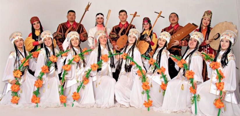 Народный ансамбль песни и танца «Жарки» приглашает жителей Хакасии на отчетный концерт