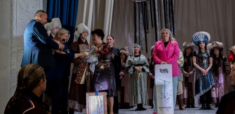 Работники культуры Хакасии оказали поддержку коллегам из подшефного города Червонопартизанска в ЛНР