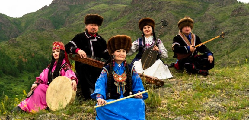 Погружение в истоки: фольклорный ансамбль «Айланыс» выступит на открытии смены «Родной язык – душа России» в лагере «Березка»