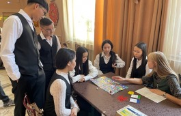 Специалисты Национальной библиотеки представили «Этноигротеку „PROДружбу в Хакасии“» на Дне хакасского языка