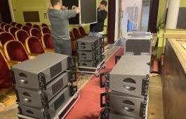 В рамках нацпроекта «Семья» Центр имени Кадышева установил в большом зале новое звуковое оборудование