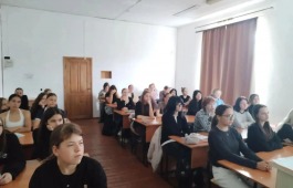 Кинолекторий в Хакасском колледже искусств: сохранение исторической памяти в День воинской славы