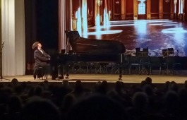 Урок со сцены: студенты колледжа искусств посетили концерт Дмитрия Онищенко