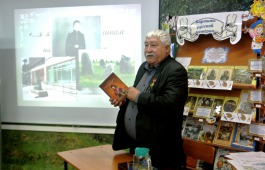 В Хакасской республиканской детской библиотеке прошла встреча с профессором Виктором Бутанаевым