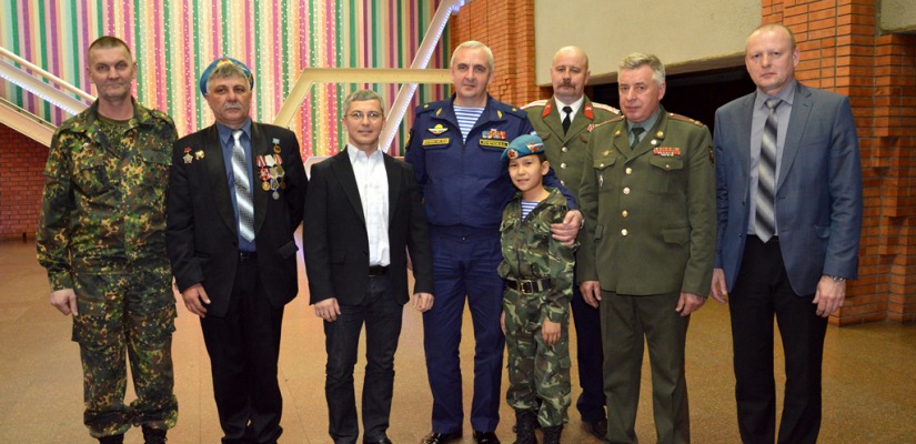 Песни и прыжки с парашютом – саяногорский клуб «Десантник» отмечает юбилей