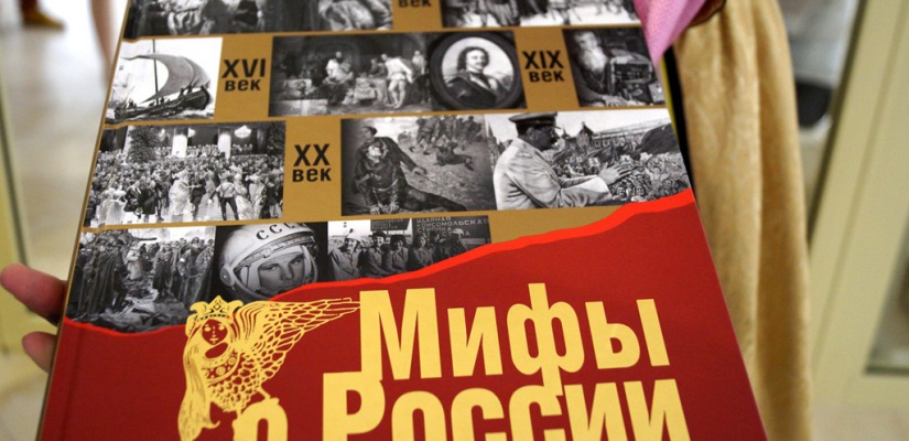 В главной библиотеке Хакасии теперь есть книга «от автора» – Министра культуры России Владимира Мединского 