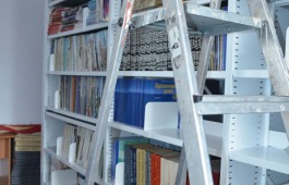 В хранилищах главной библиотеки Хакасии устанавливают мобильные стеллажи