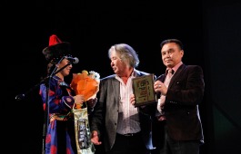 На Международном фестивале «Алтан Сэргэ» Хакасский театр драмы «Читiген» назван победителем сразу в двух номинациях