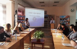 В главной библиотеке Черногорска поделились опытом работы с трудными подростками
