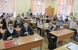 Хакасская республиканская детская библиотека рассказала школьникам Абакана об истории Дня неизвестного солдата