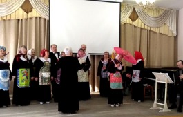 Хор «Гавань» украсил встречу участников ретро-клуба «Под зеленым абажуром»