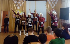 Хакасская национальная ДШИ подарила концерт учащимся коррекционной школы