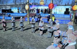 Весенний праздник под ласковыми лучами
