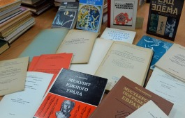 Фонд Главной библиотеки Хакасии пополнился личными изданиями Леонида Кызласова