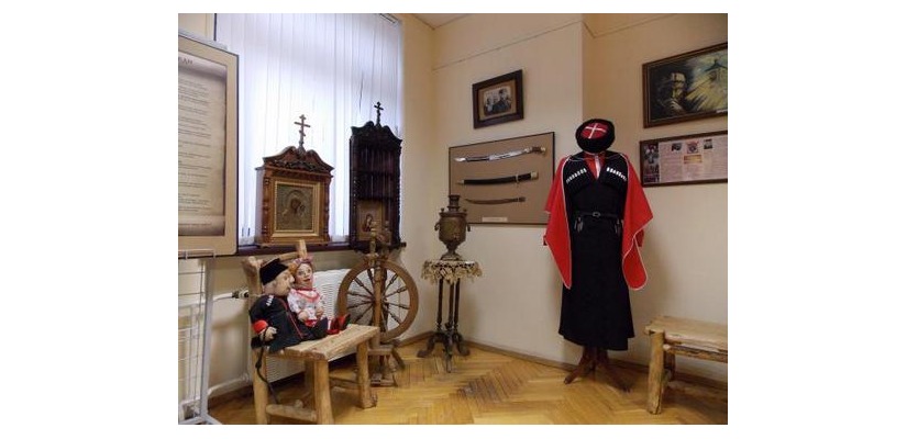 Школьников из поселка Расцвет знакомят с казачеством