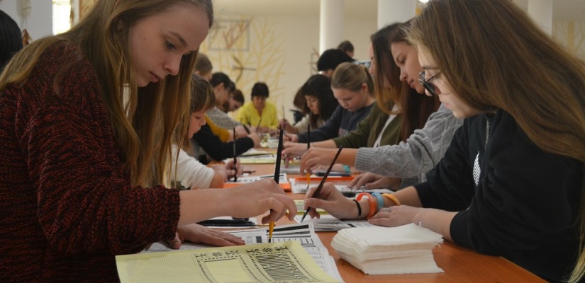 Московские художники провели творческую встречу и мастер-классы для жителей Хакасии