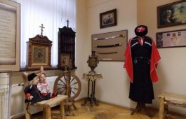 Школьников из поселка Расцвет знакомят с казачеством