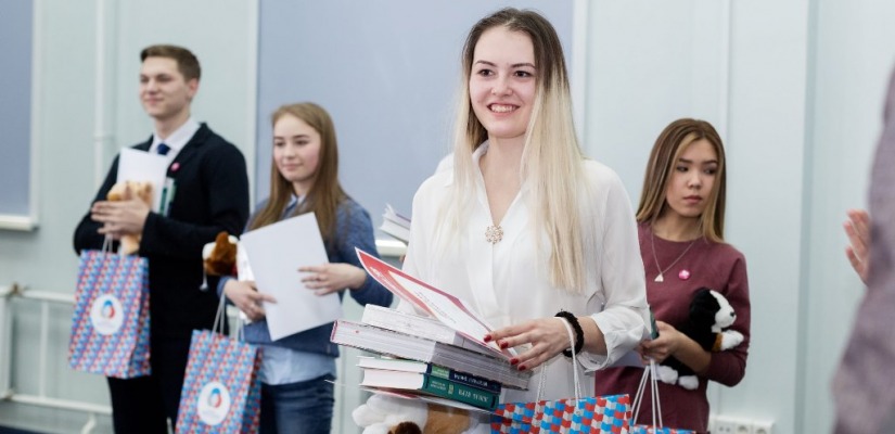 Чемпионом Хакасии по чтению вслух среди старшеклассников стала Полина Свистунова