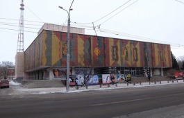 Шоу-программу «Актеры шутят» перенесли на 1 апреля
