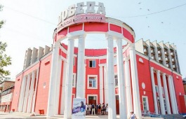В столице Хакасии открылась выставка «Весенний вернисаж»