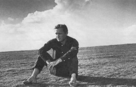 Национальная библиотека им. Н.Г. Доможакова приглашает на викторину, посвященную 85-летнию со дня рождения Василия Шукшина