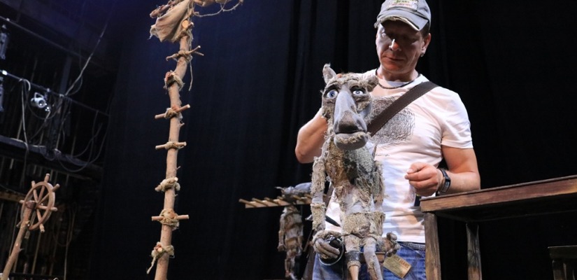 Режиссер из Севастополя возвращает на сцену театра кукол «Сказка» спектакль «Корабль (выдержки из судового журнала)»