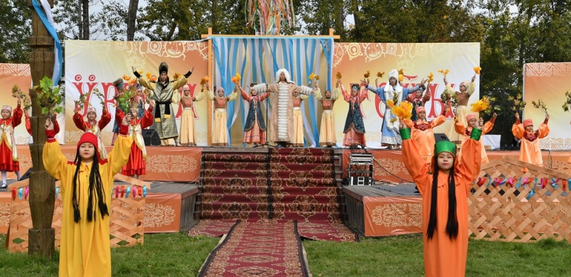 Молодежь хакасских родов рассказала о своих достижениях