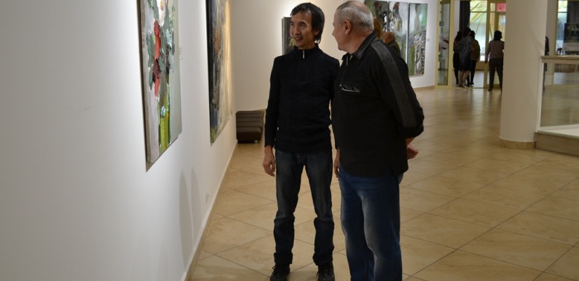 Профессионал с детским взглядом: в Хакасском музее открылась выставка московской художницы Аси Феоктистовой