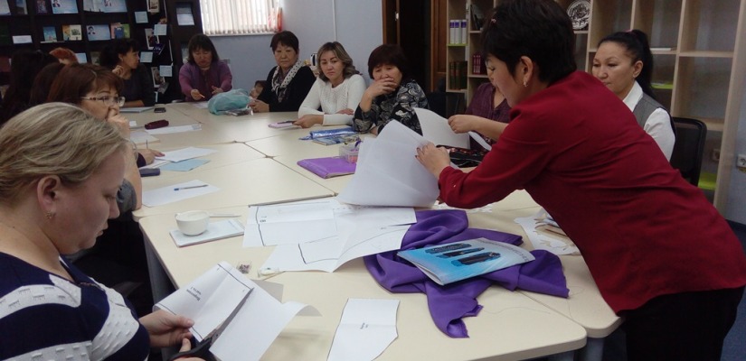 В главной библиотеке республики прошла творческая встреча участниц  объединения «Алтын чiп - Золотая нить»