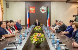Глава Хакасии поздравил работников культуры республики