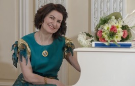 Певица Елена Никитина желает жителям Хакасии «Чтобы лето не кончалось!»