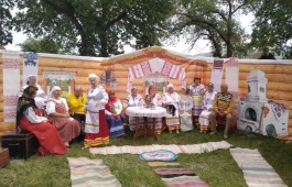 Победителем конкурса «Старина земли родной-2019» стал народный ансамбль песни и танца «Цвети, Сибирь!» из Алтайского района