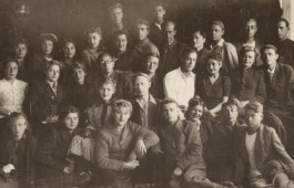 10 октября Русский драматический театр имени М. Ю. Лермонтова дал свой первый спектакль