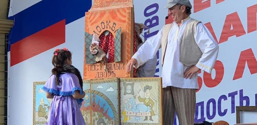 Хакасский национальный театр кукол «Сказка» показывает свои спектакли в самом сердце Москвы