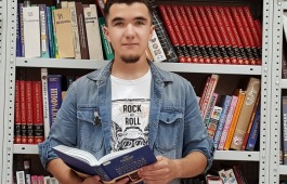 Театральная рецензия волонтера республиканской детской библиотеки вошла в число лучших в России