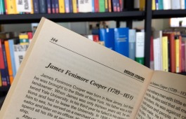 В главной библиотеке Хакасии откроется выставка «Жизнь в приключениях», посвященная Джеймсу Фенимору Куперу