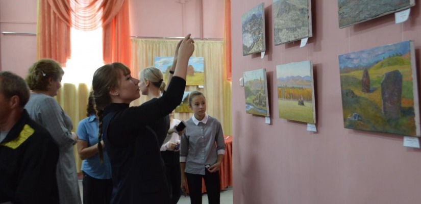 По районам Хакасии продолжается экспозиция работ участников Всероссийского пленэра художников