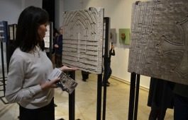 В Хакасском краеведческом музее открылась иммерсивная выставка Юрия Шахояна «Игра с вечностью»