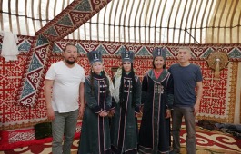 По Хакасии продолжается юбилейный тур этноансамбля Хакасского драматического театра имени А.М.Топанова «Хазыр суг»