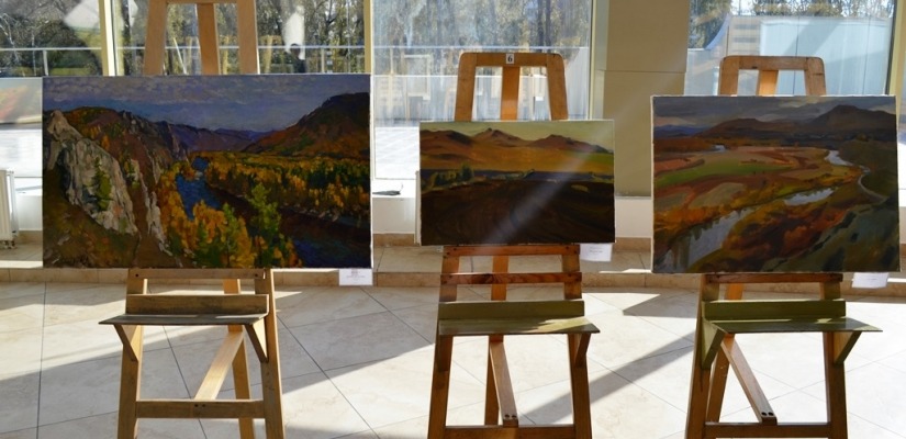 Жители Шира могут посмотреть работы участников Всероссийского пленэра художников в Хакасии