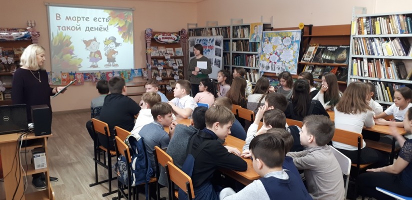 Читательниц республиканской детской библиотеки поздравили с Международным женским днём