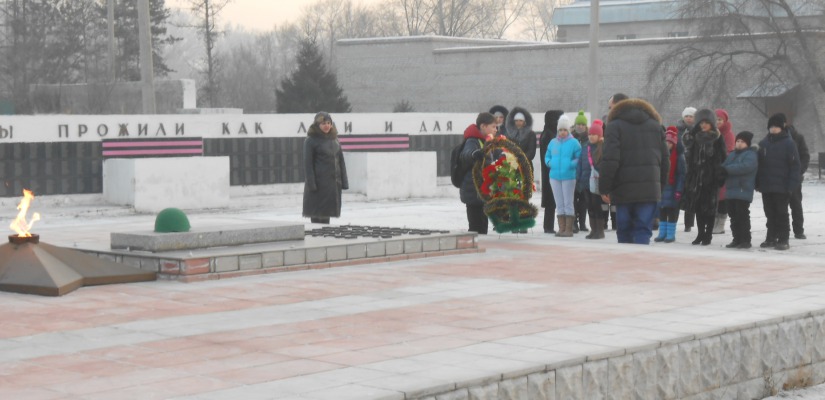 В поселке Усть-Абакан отметили День Неизвестного солдата