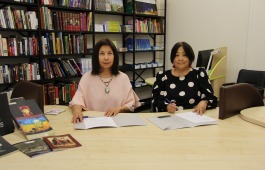 В день хакасского языка состоялось подписание лицензионного соглашения между Национальной библиотекой Хакасии и Маиной Чебодаевой