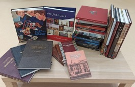 Русский музей поделился книгами с главным музеем Хакасии