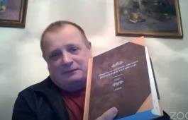 Главная библиотека Хакасии получила подарок от Алексея Тарунова